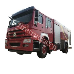 4x2 SINOTRUK HOWO foam tanker fire truck coloured red with double cabin and 5 units alloy materail doors shows on firetrucks.cn